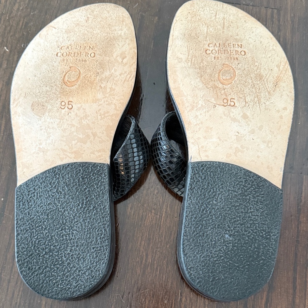 Colleen Cordero All Leather Black Sandals with Textured Straps 9.5 - Picture 4 of 7